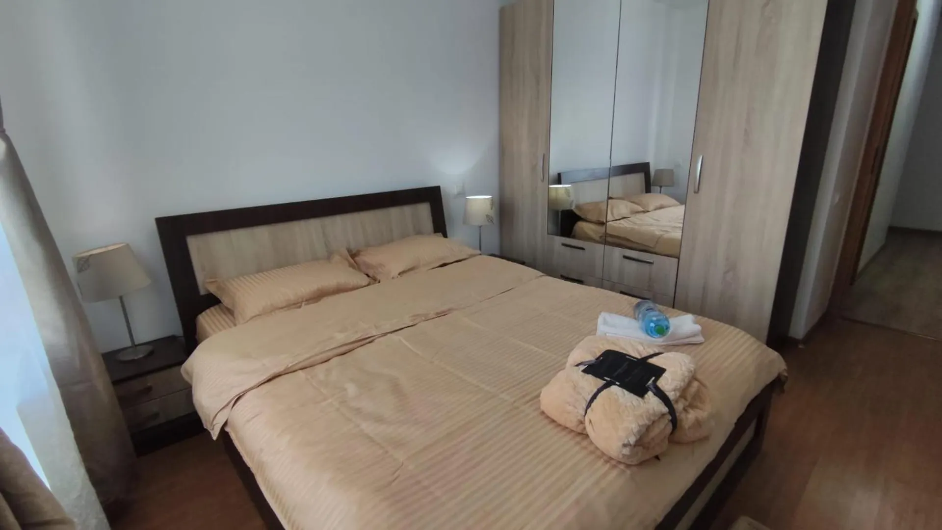 Lake View Luxury Palace Bucharest Apartment