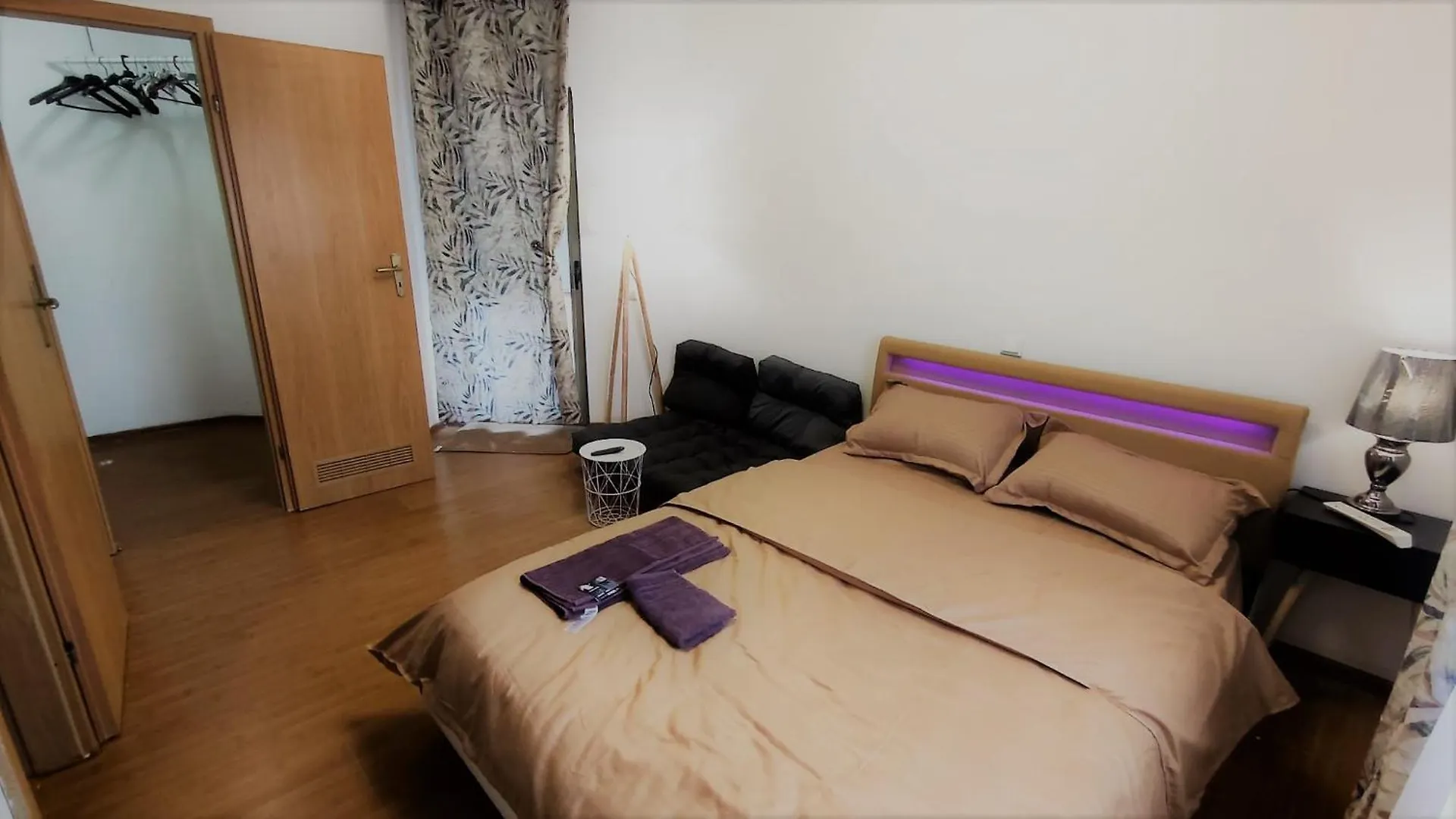 Lake View Luxury Palace Bucharest Apartment
